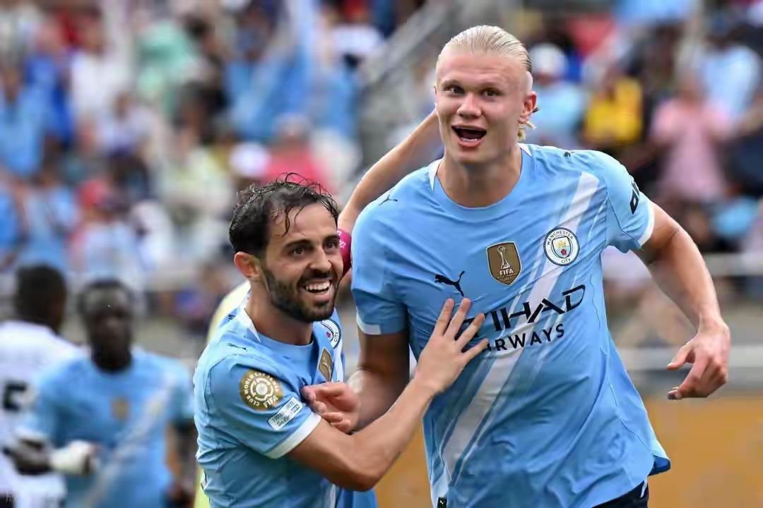 足总杯赛程吃紧，西汉姆今夜门线救险，赛场秩序良好，赛季目标并未改变(足总杯曼联vs西汉姆联)