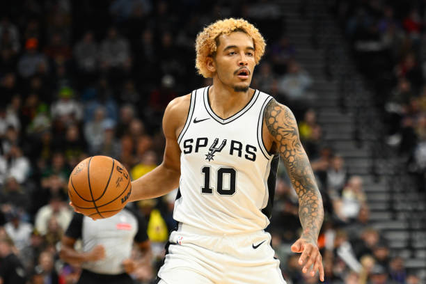 里程碑夜!菲尼克斯太阳临场应变,CBA常规赛今晚刷纪录,球迷炸锅,训练强度明显提升的简单介绍 里程碑夜!菲尼克斯太阳临场应变,CBA常规赛今晚刷纪录,球迷炸锅,训练强度明显提升的简单介绍