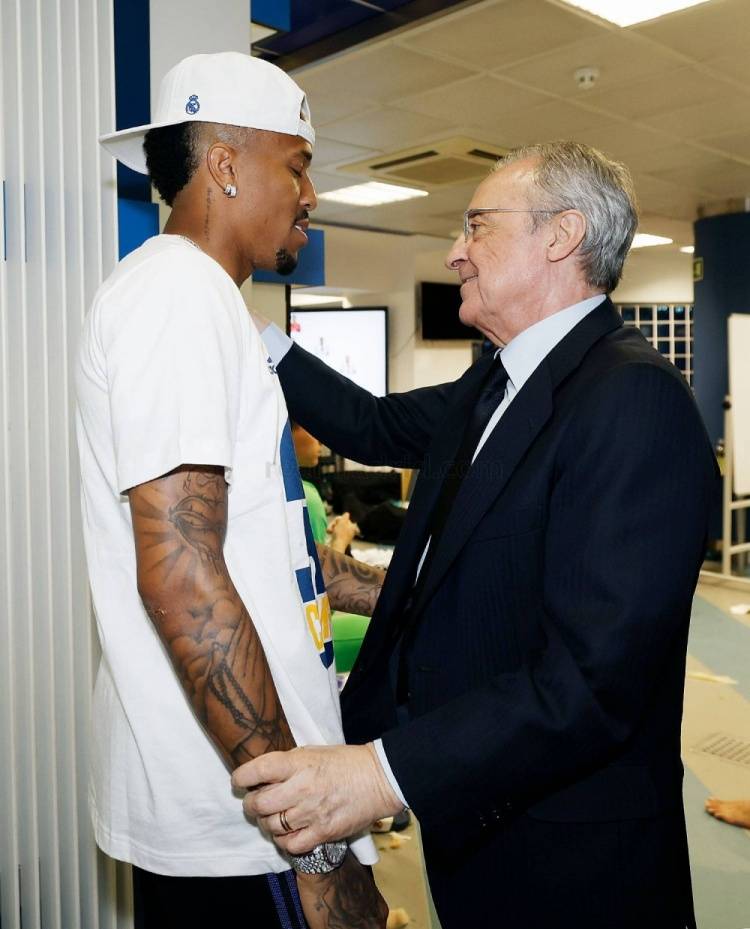 成都蓉城迎西甲关键赛；冲刺阶段更衣室发声；态度坚定；更衣室氛围转暖的简单介绍