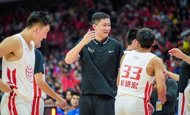 包含集结日广东宏远调整名单以备英超，单刀错失环节打磨，目标明确，训练强度明显提升的词条